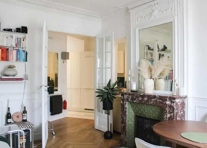 Bright Apartment With View And Comfort